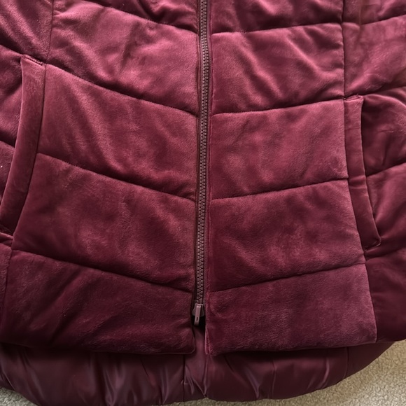 NEW Chico’s Zenergy Velour Reversible Vest Deep Merlot - Picture 11 of 13